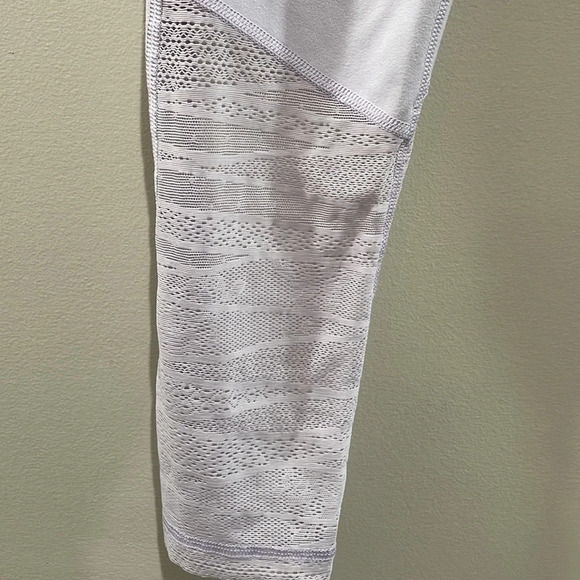 Victoria’s Sport Knockout By Victoria’s Secret Lavender with Pockets S - Picture 4 of 16